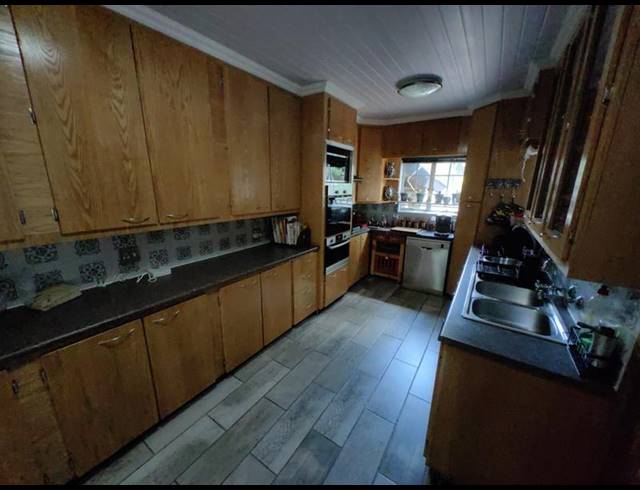 4 BEDROOM HOUSE FOR SALE IN VANDERBIJLPARK SE 6